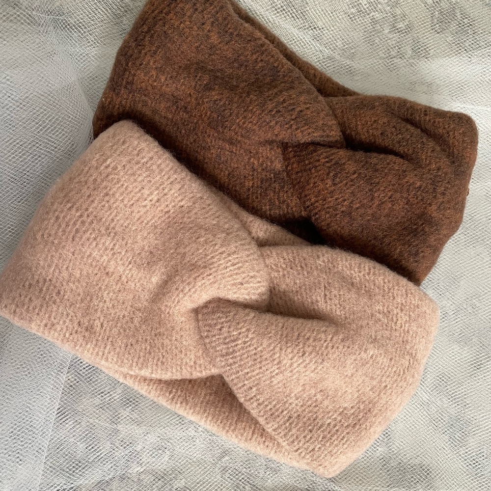 Brand new winter headband ear warmers for women and girls
“Pink”